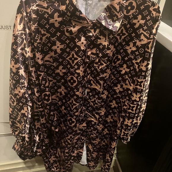 Louis Vuitton LV Designer button down top silk style monogrammed shirt size XL - Picture 3 of 16